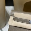 Kelly Ado 18/Étoupe Grey BrushedSilver Clemence