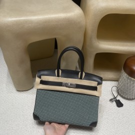 30cm Birkin with Waffle Stitch – The appeal lies in its rare design, so you’ll rarely see the same style when you go out!