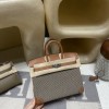 30cm Birkin with Waffle Stitch – The appeal lies in its rare design, so you’ll rarely see the same style when you go out! Color: 37/Gold