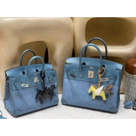30cm Birkin (Trianon Canvas & Leather) – Color: Blue Jean – Known as a limited-edition model, this stylish design combines denim and leather to express both a vintage feel and modernity at the same time.