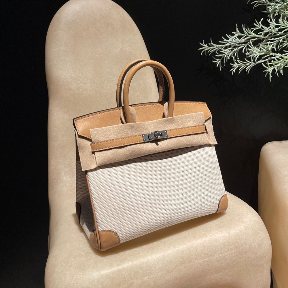 Hermès Birkin 25 (Triomphe H Canvas & Swift Leather) – Color: 4B/Biscuit (with Silver Hardware) – A warm biscuit tone – A perfect combination of lightweight canvas and glossy Swift leather. The calm biscuit tone creates an elegant and easy-to-use atmosphe