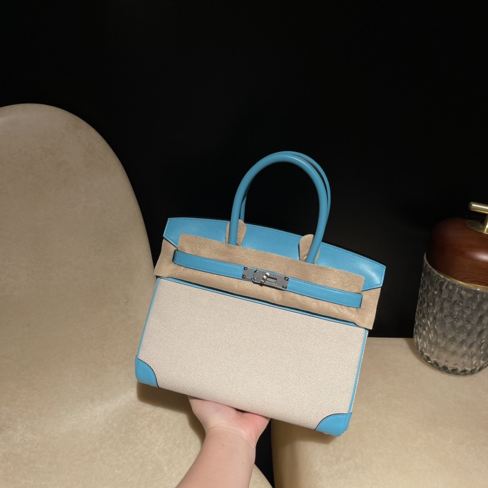 New Arrival ✨ Hermès Birkin 30 (Canvas & Swift Leather) – Color: P3/Blue Nuit with Gold Hardware – The combination of different materials creates a special elegance.