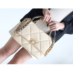 【新登場】CHANEL 19Bag ミッドサイズハンドバッグ アップグレードバージョン ミルクアプリコット色 - エレガンスと実用性の融合​
