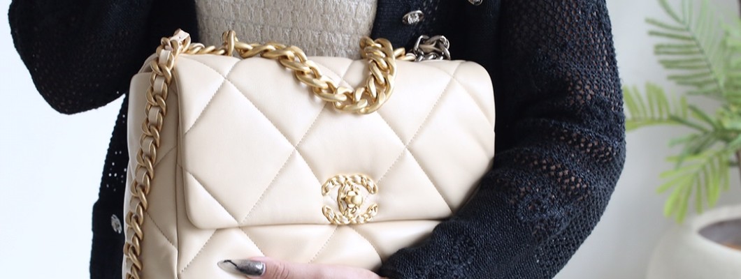 アップグレードバージョン CHANEL 19Bag ミッドサイズ ハンドバッグ ミルクアプリコット色 アップグレードバージョン CHANEL 19Bag ミッドサイズ ハンドバッグ ミルクアプリコット色