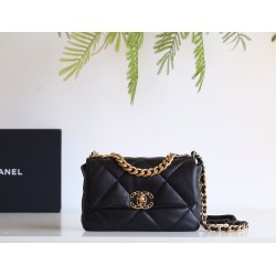 【新登場】CHANEL 19Bag スモールサイズハンドバッグ アップグレードバージョン ブラック＆ゴールド - 三色金色チェーンで輝く女神エレガンス​