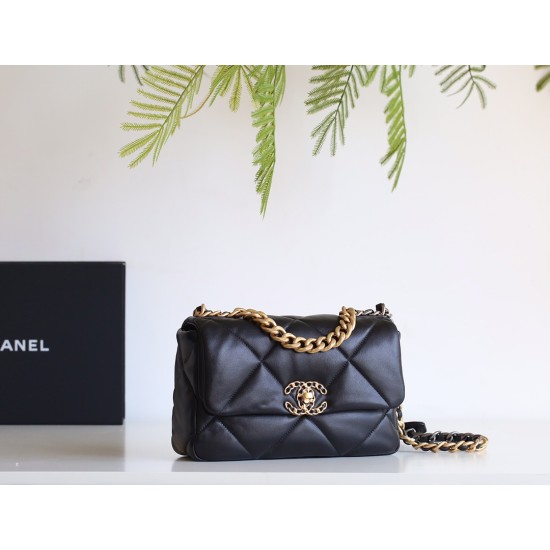 【新登場】CHANEL 19Bag スモールサイズハンドバッグ アップグレードバージョン ブラック&ゴールド - 三色金色チェーンで輝く女神エレガンス 【新登場】CHANEL 19Bag スモールサイズハンドバッグ アップグレードバージョン ブラック&ゴールド - 三色金色チェーンで輝く女神エレガンス