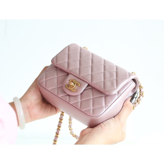 2025NEW-030 24P 春夏コレクション シャネル パールネックレス フラップバッグ:一目惚れのパールクォードラングルスモールバッグ 12.5×17×5cm 2025NEW-030 24P 春夏コレクション シャネル パールネックレス フラップバッグ:一目惚れのパールクォードラングルスモールバッグ 12.5×17×5cm