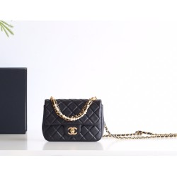 2025NEW-032 24P 春夏コレクション シャネル パールネックレス フラップバッグ：心を掴むパールスクエアミニの究極可愛さ 12.5×17×5cm 