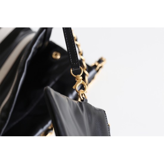 【24s 新作】Chanel 22Bag カスタムカラー ホワイト / ブラック アンティバ原廠革 | 白黒パンダ配色 クラシックトレンドバッグ 35×37×7 cm 【24s 新作】Chanel 22Bag カスタムカラー ホワイト / ブラック アンティバ原廠革 | 白黒パンダ配色 クラシックトレンドバッグ 35×37×7 cm