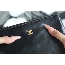 【24s 新作】Chanel 22Bag カスタムカラー ホワイト / ブラック アンティバ原廠革 | 白黒パンダ配色 クラシックトレンドバッグ 35×37×7 cm