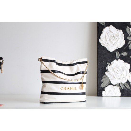 Chanel 24s カスタムカラー 22Bag ホワイト / ブラック - クラシック × トレンドのバイカラーバッグ 35×37×7 cm Chanel 24s カスタムカラー 22Bag ホワイト / ブラック - クラシック × トレンドのバイカラーバッグ 35×37×7 cm