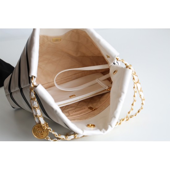 Chanel 24s カスタムカラー 22Bag ホワイト / ブラック - クラシック × トレンドのバイカラーバッグ 35×37×7 cm Chanel 24s カスタムカラー 22Bag ホワイト / ブラック - クラシック × トレンドのバイカラーバッグ 35×37×7 cm