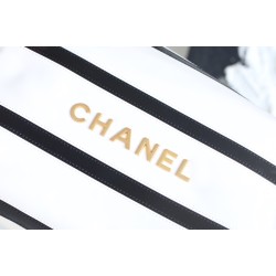Chanel 24s カスタムカラー 22Bag ホワイト / ブラック - クラシック × トレンドのバイカラーバッグ 35×37×7 cm