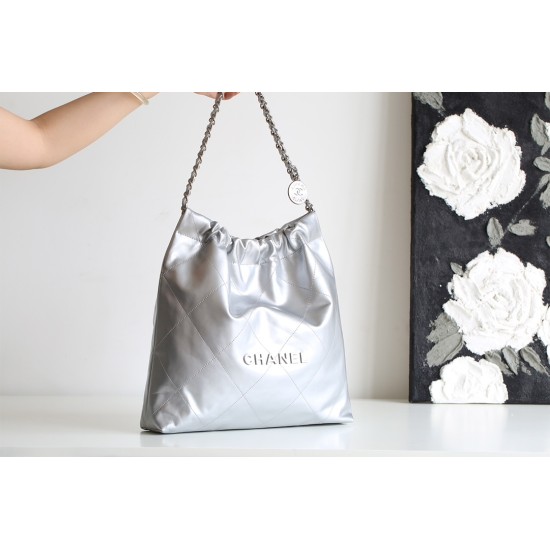 【100 周年記念】Chanel 22bag ゴミ袋バッグ - モンテベロ油蠟牛革 × 独創的デザイン 39×42×8cm 【100 周年記念】Chanel 22bag ゴミ袋バッグ - モンテベロ油蠟牛革 × 独創的デザイン 39×42×8cm