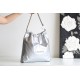 【100 周年記念】Chanel 22bag ゴミ袋バッグ - モンテベロ油蠟牛革 × 独創的デザイン 39×42×8cm 【100 周年記念】Chanel 22bag ゴミ袋バッグ - モンテベロ油蠟牛革 × 独創的デザイン 39×42×8cm
