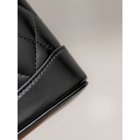 24S 31mini nano シリーズ「ポテトチップス BOX」登場!フランス製羊皮で夏のファッションを彩る13.5×12×7.5 24S 31mini nano シリーズ「ポテトチップス BOX」登場!フランス製羊皮で夏のファッションを彩る13.5×12×7.5