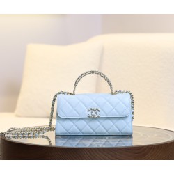 【CHANEL 25S】春夏新作 ケリー ハンドルチェーンバッグ ミルキーブルー 淡い青 × ライトゴールド 清涼感あふれるエレガンス10×18×6.7 cm