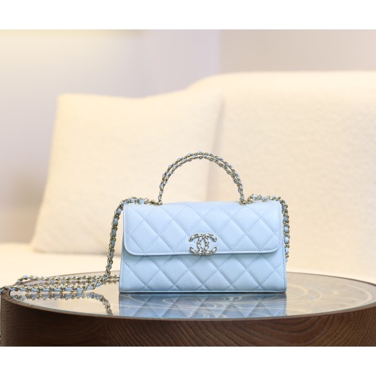 【CHANEL 25S】春夏新作 ケリー ハンドルチェーンバッグ ミルキーブルー 淡い青 × ライトゴールド 清涼感あふれるエレガンス10×18×6.7 cm