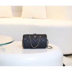 Chanel 25P Mini ボウリングバッグ｜クラシックと革新の融合、丸型デザインと 18K 薄金で魅せるファッションアイテム​ 11.7×18.7×11 cm