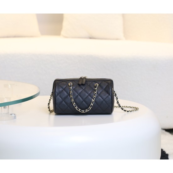 Chanel 25P Mini ボウリングバッグ|クラシックと革新の融合、丸型デザインと 18K 薄金で魅せるファッションアイテム 11.7×18.7×11 cm Chanel 25P Mini ボウリングバッグ|クラシックと革新の融合、丸型デザインと 18K 薄金で魅せるファッションアイテム 11.7×18.7×11 cm