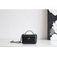 【新品登場】Chanel 化粧用ロングケース - ダイヤモンドと小牛革の究極のエレガンス​ 9.7×19×5.8 cm 