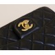 【シャネル 新色】ゴールドボールフラップバッグ スクエアシェイプ ブラック - ハードボトム ×24K ビンテージ金 静謐なる贅沢の美学18×15×9 cm