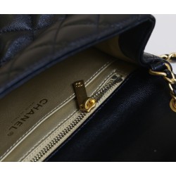 【シャネル 新色】ゴールドボールフラップバッグ スクエアシェイプ ブラック - ハードボトム ×24K ビンテージ金 静謐なる贅沢の美学18×15×9 cm