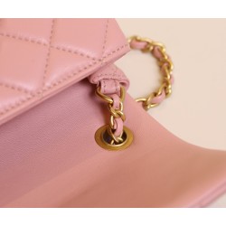 【シャネル 新色】ゴールドボールフラップバッグ ラージミニ クラシックブラック - ハードボトム ×24K ビンテージ金 静謐なる贅沢の象徴13×20×7cm