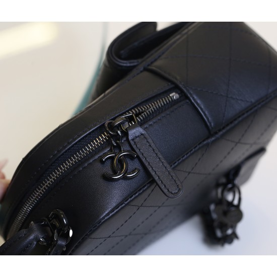 【限定入荷】Chanel So Black Mini リュック 全黒個性デザイン 3way 実用性抜群 ハス小牛革バッグ 18×13×9cm 【限定入荷】Chanel So Black Mini リュック 全黒個性デザイン 3way 実用性抜群 ハス小牛革バッグ 18×13×9cm