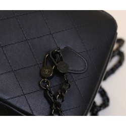 【限定入荷】Chanel So Black Mini リュック 全黒個性デザイン 3way 実用性抜群 ハス小牛革バッグ 18×13×9cm
