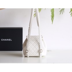 【24P 春夏限定】シャネル Duma ダブルショルダーバッグ ホワイト S サイズ スクラッチ加工小牛皮 16K ゴールドクランプ 万能エレガントバッグ 18×18.5×12cm