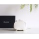 【24P 春夏限定】シャネル Duma ダブルショルダーバッグ ホワイト S サイズ スクラッチ加工小牛皮 16K ゴールドクランプ 万能エレガントバッグ 18×18.5×12cm 【24P 春夏限定】シャネル Duma ダブルショルダーバッグ ホワイト S サイズ スクラッチ加工小牛皮 16K ゴールドクランプ 万能エレガントバッグ 18×18.5×12cm