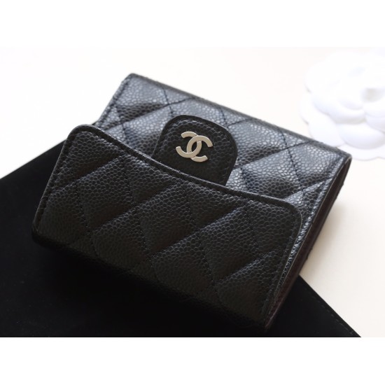 【シャネル クラシック 3 つ折り財布】キャビアレザー × ダブル C ロゴ マルチファンクション実用派 11.5×10.5×3cm