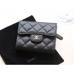 【シャネル】クラシック 3 つ折り財布｜キャビアレザー × ダブル C ロゴ ハイクオリティ実用派 11.5×10.5×3cm