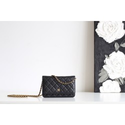 CHANEL WOC 新版磁石クリップ式｜「発財包」と呼ばれる人気バッグ、キャビア胎牛皮と 18K 真金メッキで贅沢な使用感​ 12×19.3×3.5cm 