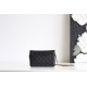CHANEL WOC 新版磁石クリップ式｜「発財包」と呼ばれる人気バッグ、キャビア胎牛皮と 18K 真金メッキで贅沢な使用感​ 12×19.3×3.5cm 