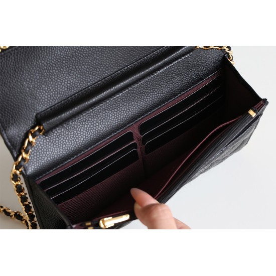 CHANEL WOC 新版磁石クリップ式｜「発財包」と呼ばれる人気バッグ、キャビア胎牛皮と 18K 真金メッキで贅沢な使用感​ 12×19.3×3.5cm 