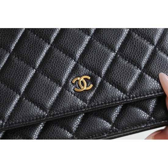 CHANEL WOC 新版磁石クリップ式｜「発財包」と呼ばれる人気バッグ、キャビア胎牛皮と 18K 真金メッキで贅沢な使用感​ 12×19.3×3.5cm 
