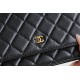 CHANEL WOC 新版磁石クリップ式｜「発財包」と呼ばれる人気バッグ、キャビア胎牛皮と 18K 真金メッキで贅沢な使用感​ 12×19.3×3.5cm 