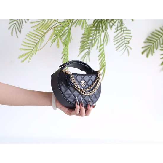 CHANEL 24 フランホイールハンドバッグ 新モデル｜チェーンとリボンのデザインで引き立つ可愛らしさ、日常にピッタリなコンパクトサイズ​ 19×11×3cm