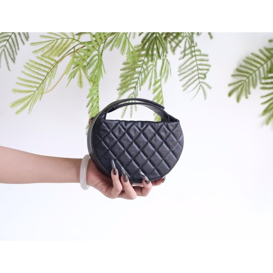 CHANEL 24 フランホイールハンドバッグ 新モデル｜チェーンとリボンのデザインで引き立つ可愛らしさ、日常にピッタリなコンパクトサイズ​ 19×11×3cm