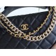 CHANEL 24 フランホイールハンドバッグ 新モデル｜チェーンとリボンのデザインで引き立つ可愛らしさ、日常にピッタリなコンパクトサイズ​ 19×11×3cm