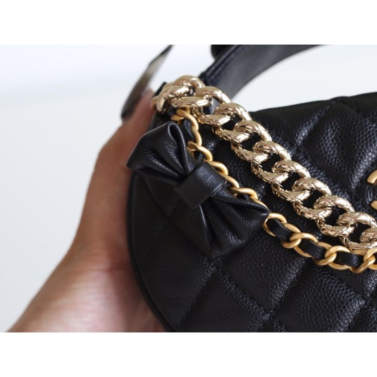 CHANEL 24 フランホイールハンドバッグ 新モデル｜チェーンとリボンのデザインで引き立つ可愛らしさ、日常にピッタリなコンパクトサイズ​ 19×11×3cm