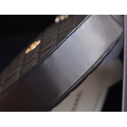 CHANEL 24 フランホイールハンドバッグ 新モデル｜チェーンとリボンのデザインで引き立つ可愛らしさ、日常にピッタリなコンパクトサイズ​ 19×11×3cm