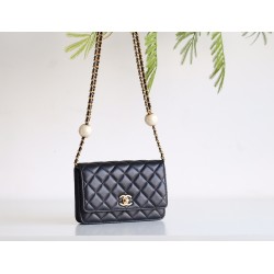 Chanel 24s 最も輝くダブルパール WOC｜幸運のパールと小羊革で彩る、クラシックを超えたおしゃれな日常​ 16.7×10.7×3.7cm