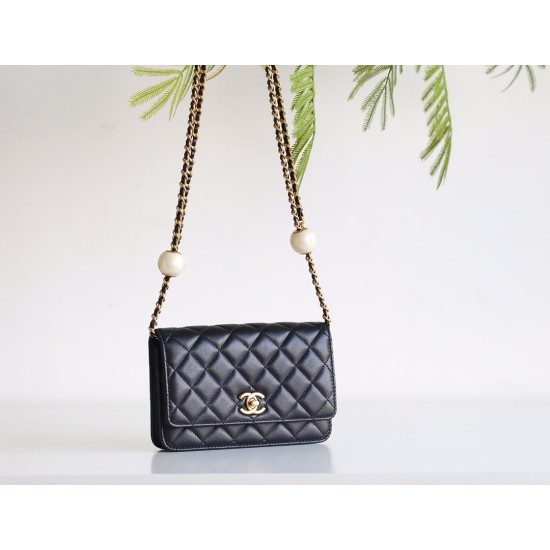 Chanel 24s 最も輝くダブルパール WOC｜幸運のパールと小羊革で彩る、クラシックを超えたおしゃれな日常​ 16.7×10.7×3.7cm