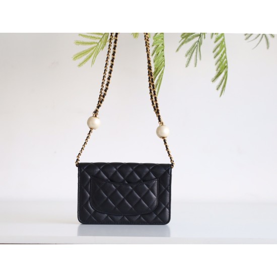Chanel 24s 最も輝くダブルパール WOC｜幸運のパールと小羊革で彩る、クラシックを超えたおしゃれな日常​ 16.7×10.7×3.7cm
