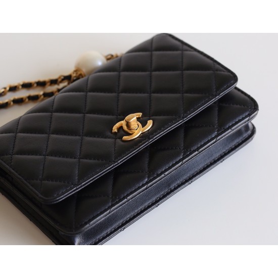 Chanel 24s 最も輝くダブルパール WOC｜幸運のパールと小羊革で彩る、クラシックを超えたおしゃれな日常​ 16.7×10.7×3.7cm