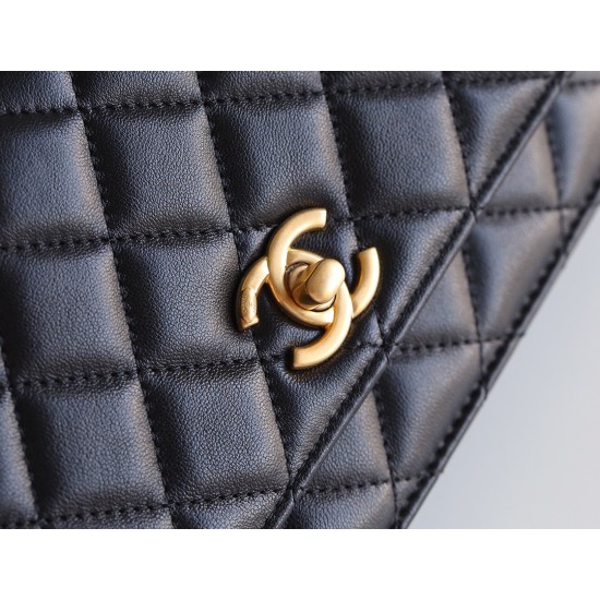 Chanel 24s 最も輝くダブルパール WOC｜幸運のパールと小羊革で彩る、クラシックを超えたおしゃれな日常​ 16.7×10.7×3.7cm