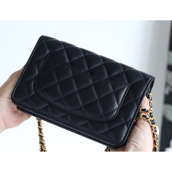 Chanel 24s 最も輝くダブルパール WOC｜幸運のパールと小羊革で彩る、クラシックを超えたおしゃれな日常​ 16.7×10.7×3.7cm